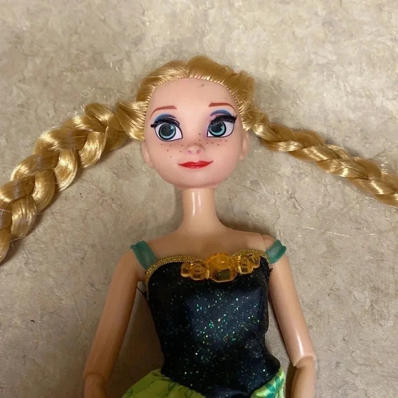 Doll Bundle -Barbies and Elsa Doll - Picture 9 of 10